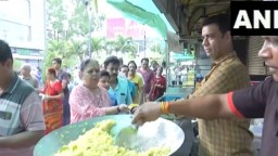 Madhya Pradesh: Free breakfast, ice cream distributed to early voters in Indore to increase voter turnout